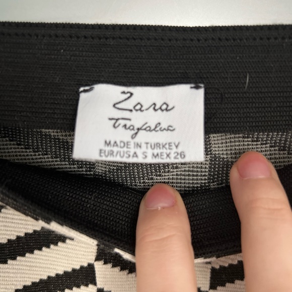 Zara - Mini skirt - Picture 2 of 3